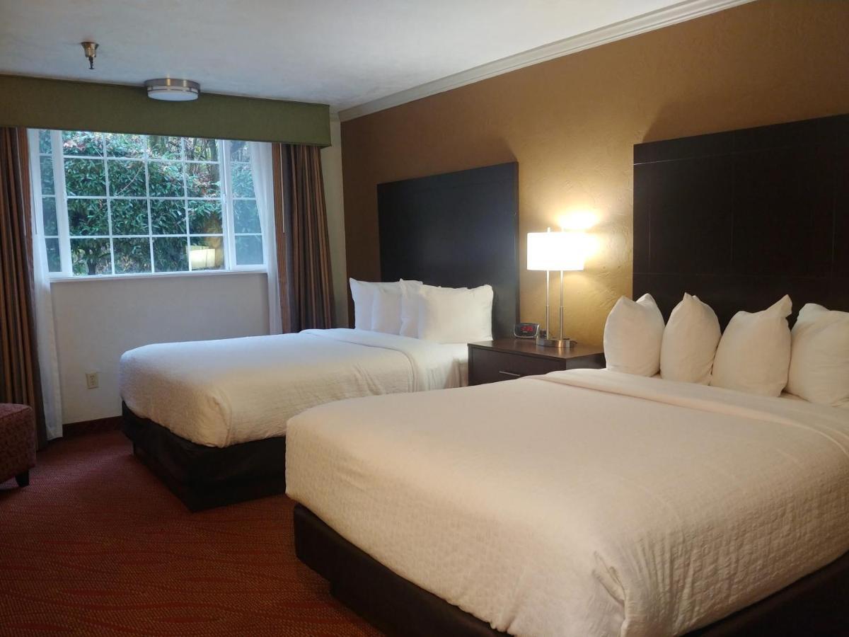 Best Western Plus Parkway Inn Wilsonville Bagian luar foto