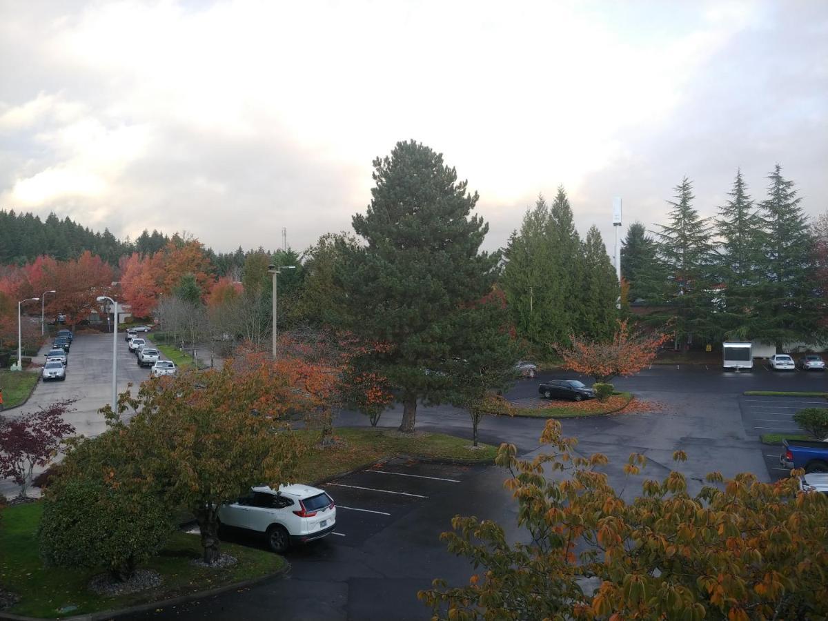 Best Western Plus Parkway Inn Wilsonville Bagian luar foto