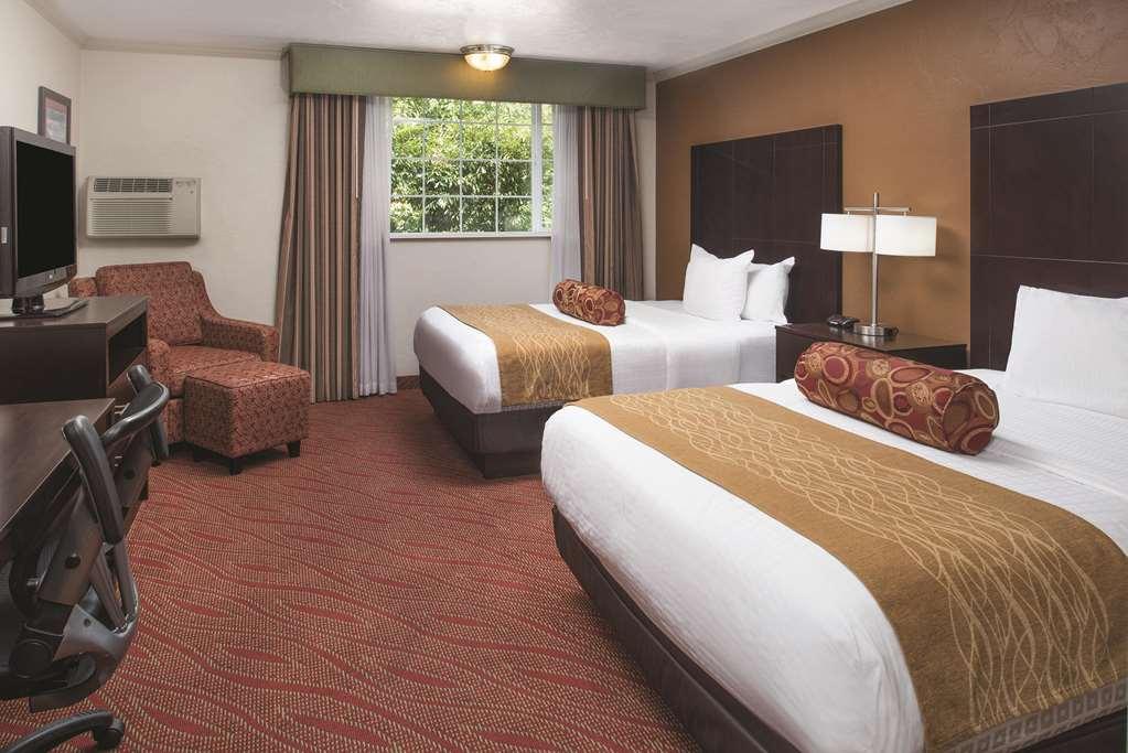 Best Western Plus Parkway Inn Wilsonville Bagian luar foto