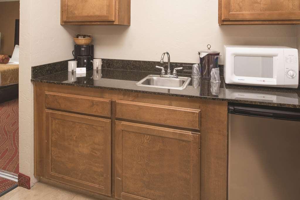Best Western Plus Parkway Inn Wilsonville Bagian luar foto
