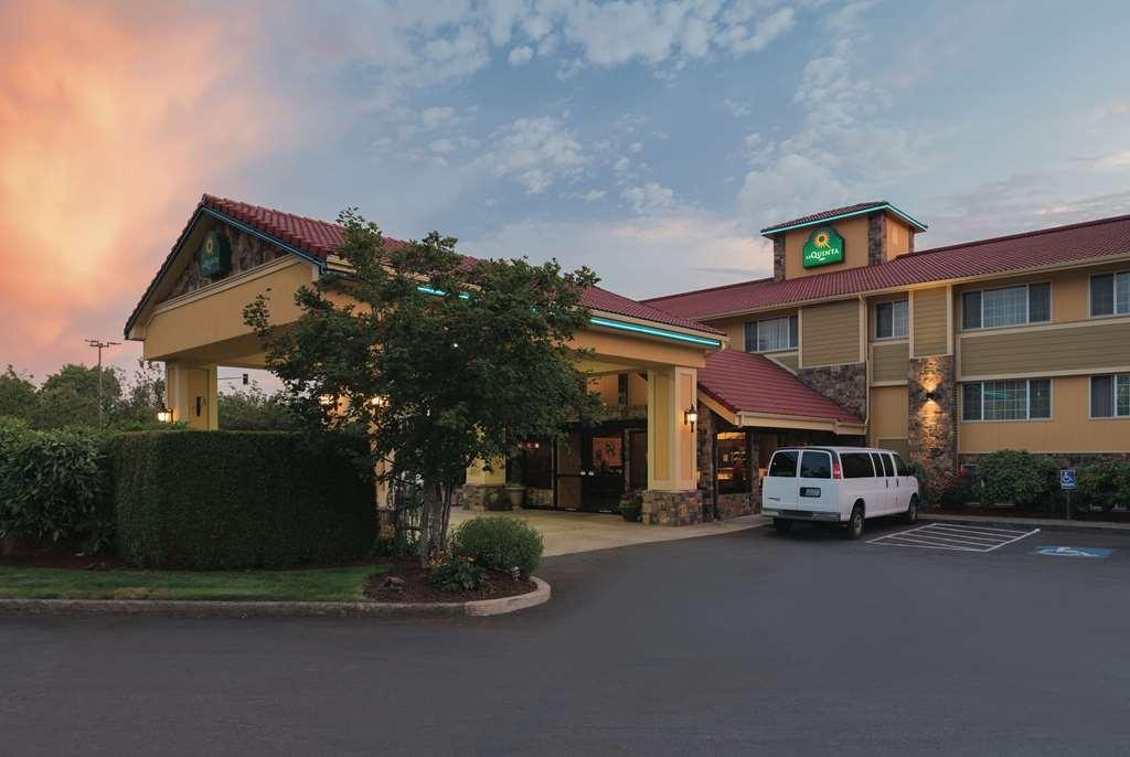Best Western Plus Parkway Inn Wilsonville Bagian luar foto