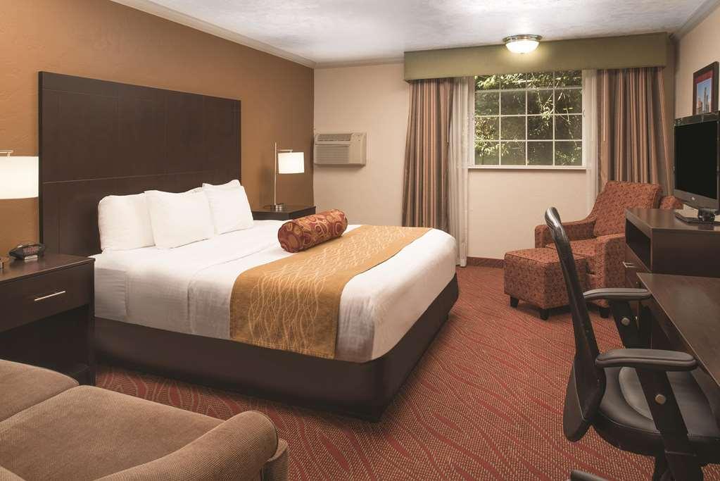 Best Western Plus Parkway Inn Wilsonville Bagian luar foto