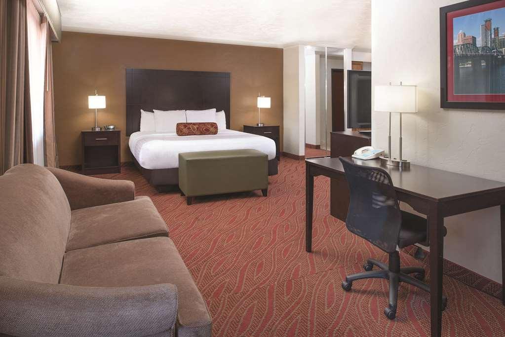 Best Western Plus Parkway Inn Wilsonville Bagian luar foto