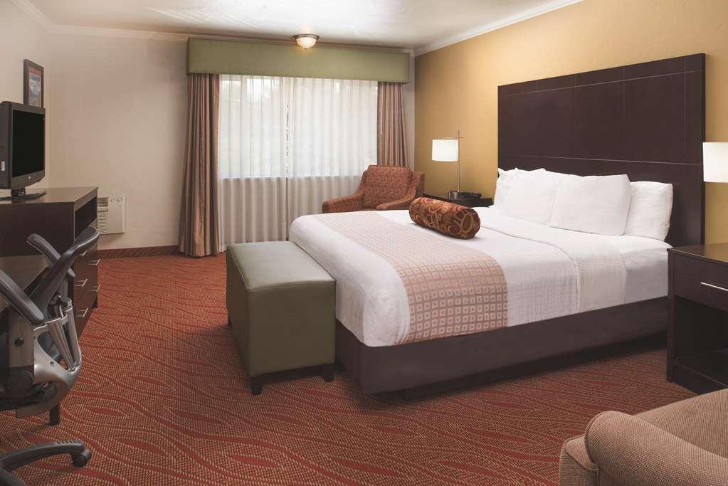 Best Western Plus Parkway Inn Wilsonville Bagian luar foto
