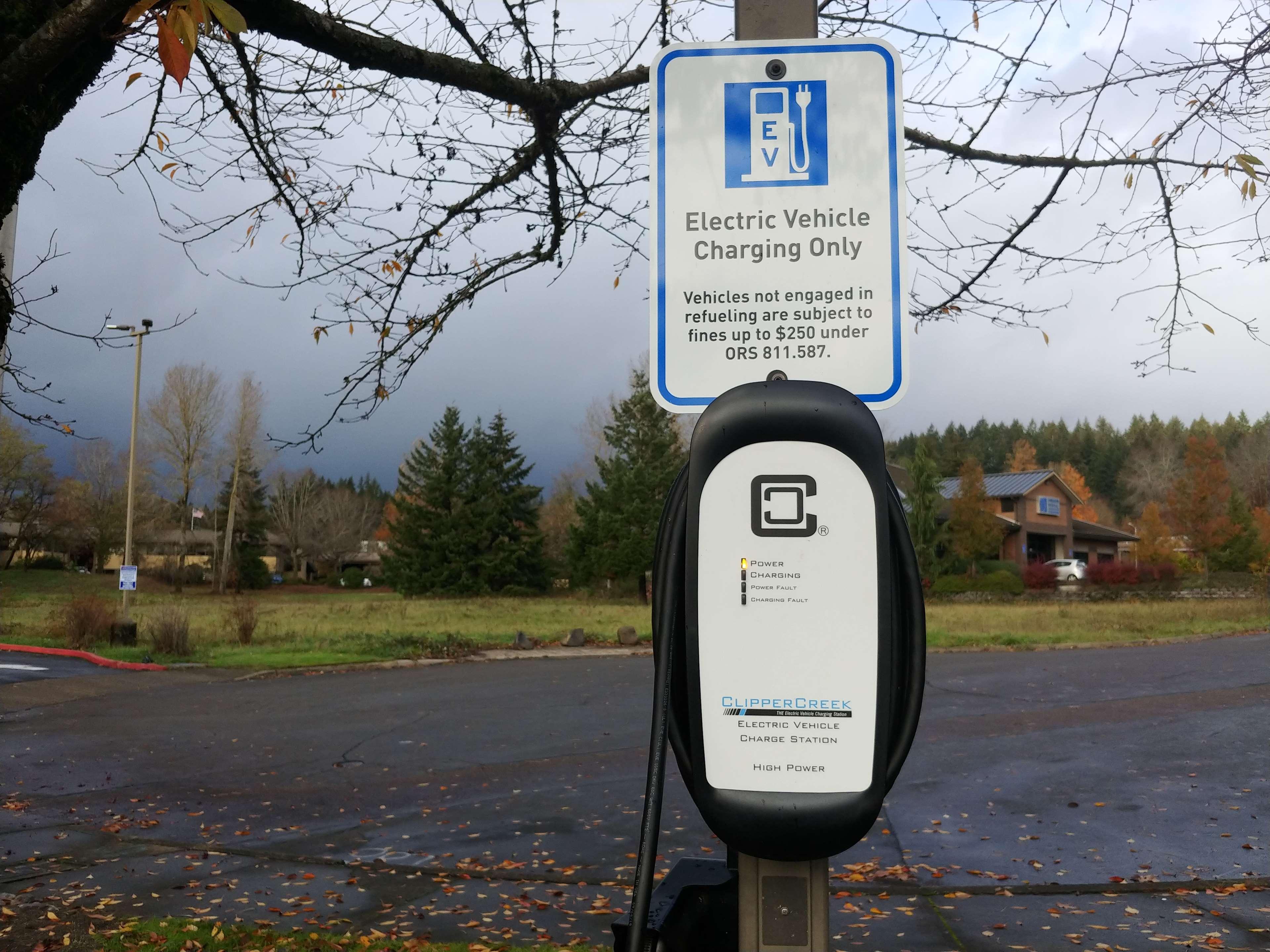 Best Western Plus Parkway Inn Wilsonville Bagian luar foto