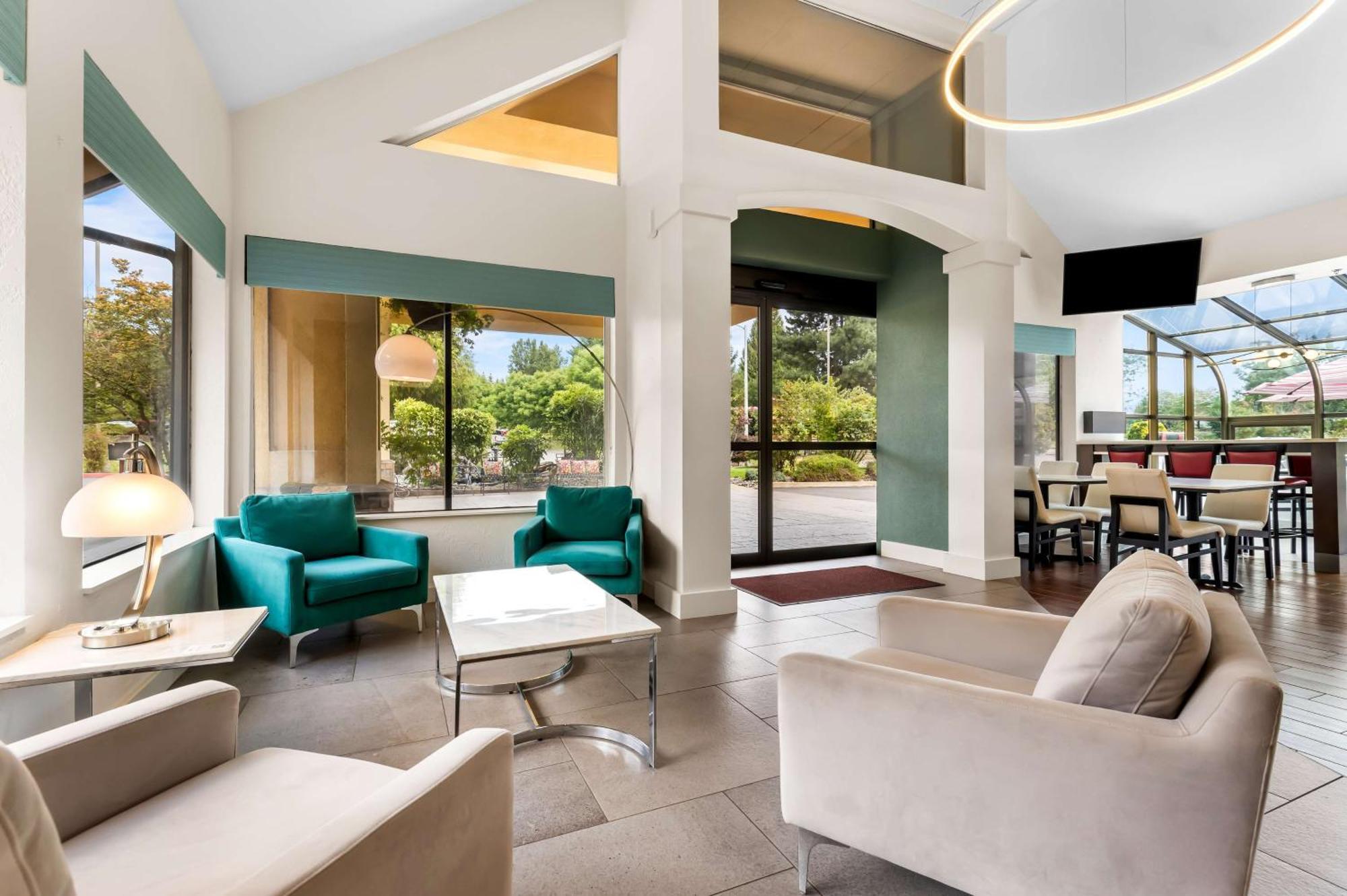 Best Western Plus Parkway Inn Wilsonville Bagian luar foto