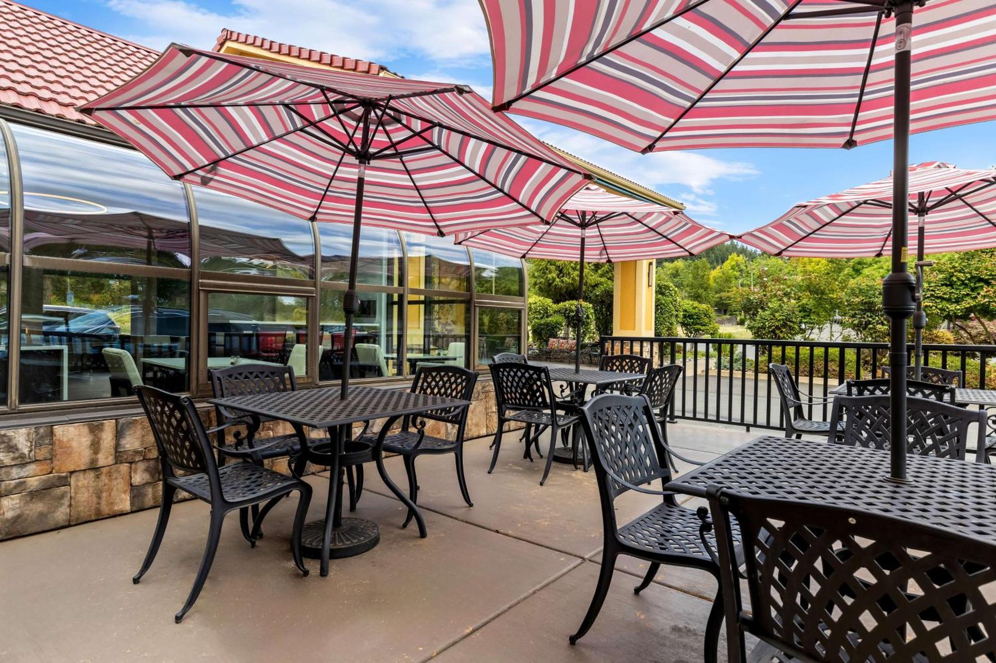 Best Western Plus Parkway Inn Wilsonville Bagian luar foto