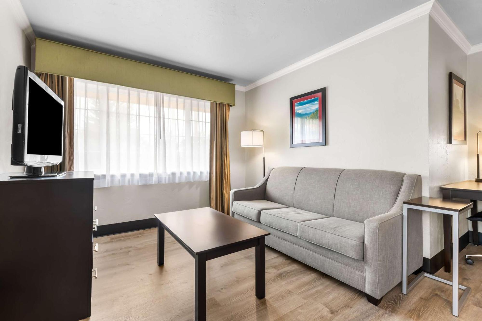 Best Western Plus Parkway Inn Wilsonville Bagian luar foto