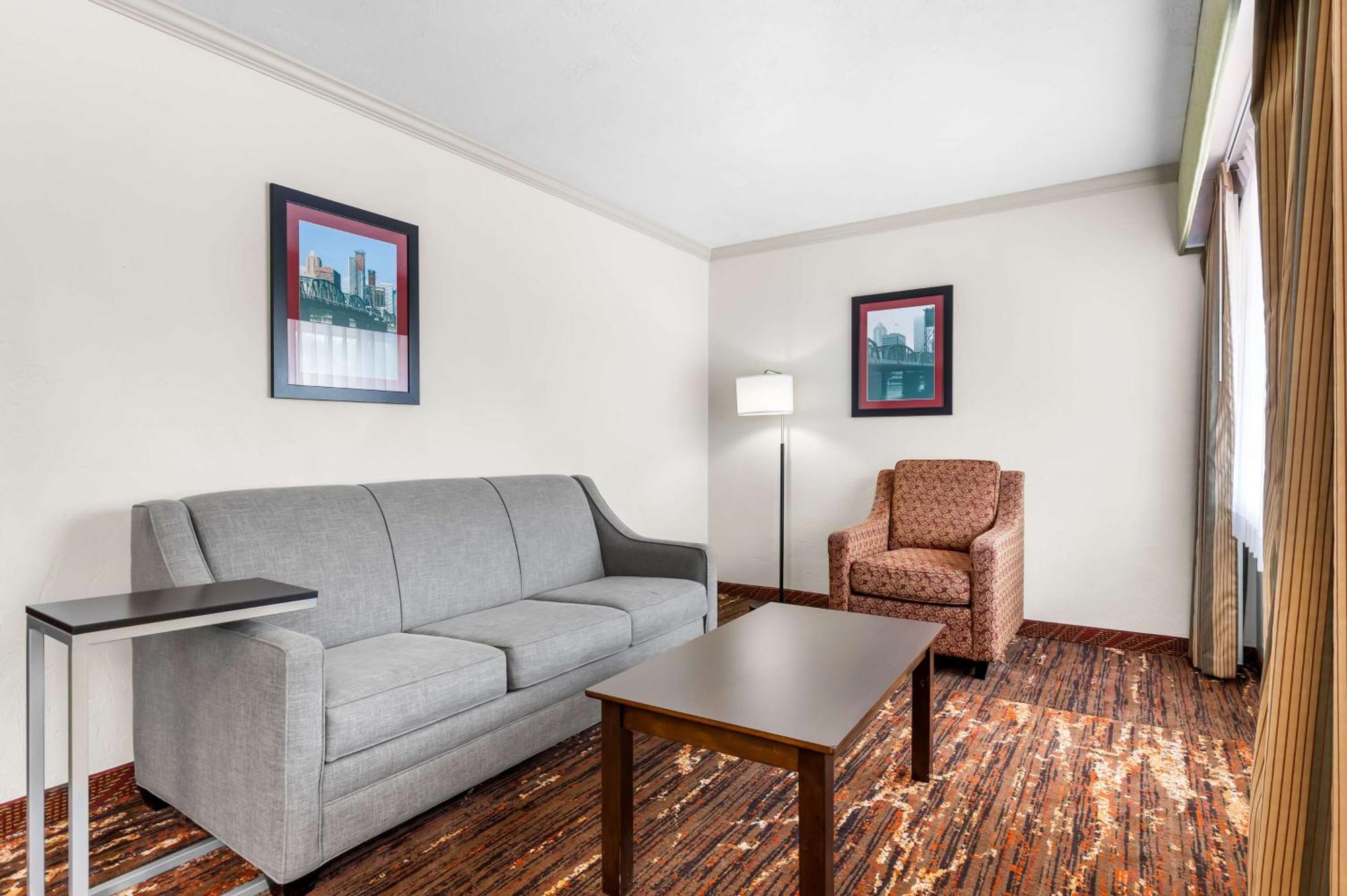 Best Western Plus Parkway Inn Wilsonville Bagian luar foto