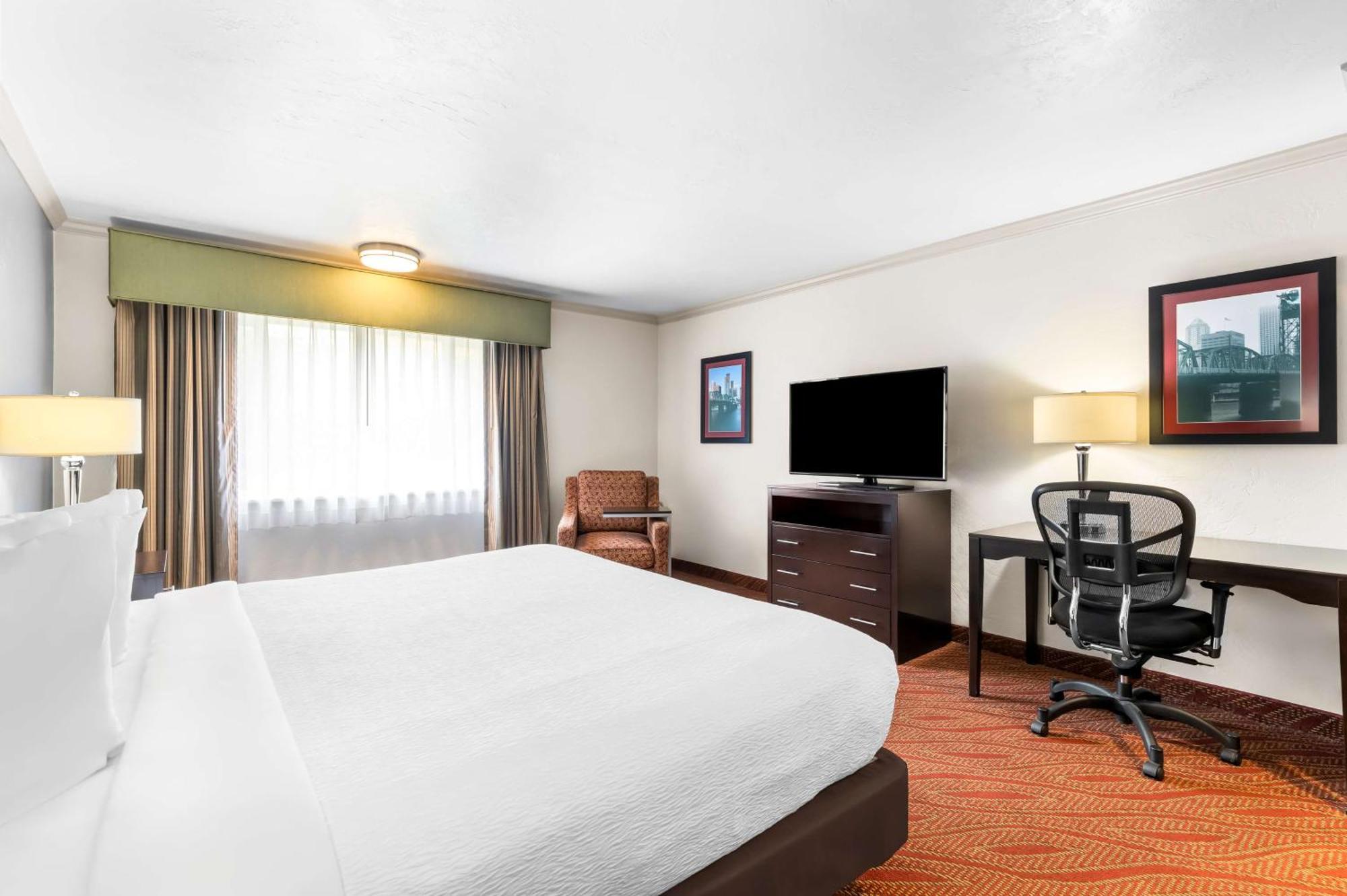 Best Western Plus Parkway Inn Wilsonville Bagian luar foto