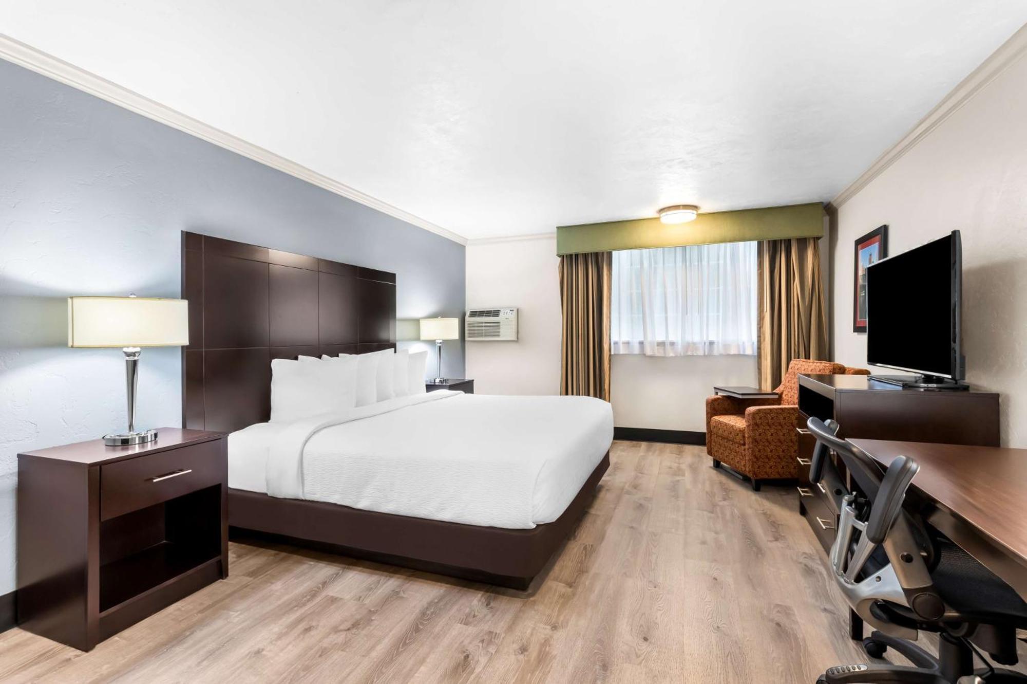 Best Western Plus Parkway Inn Wilsonville Bagian luar foto
