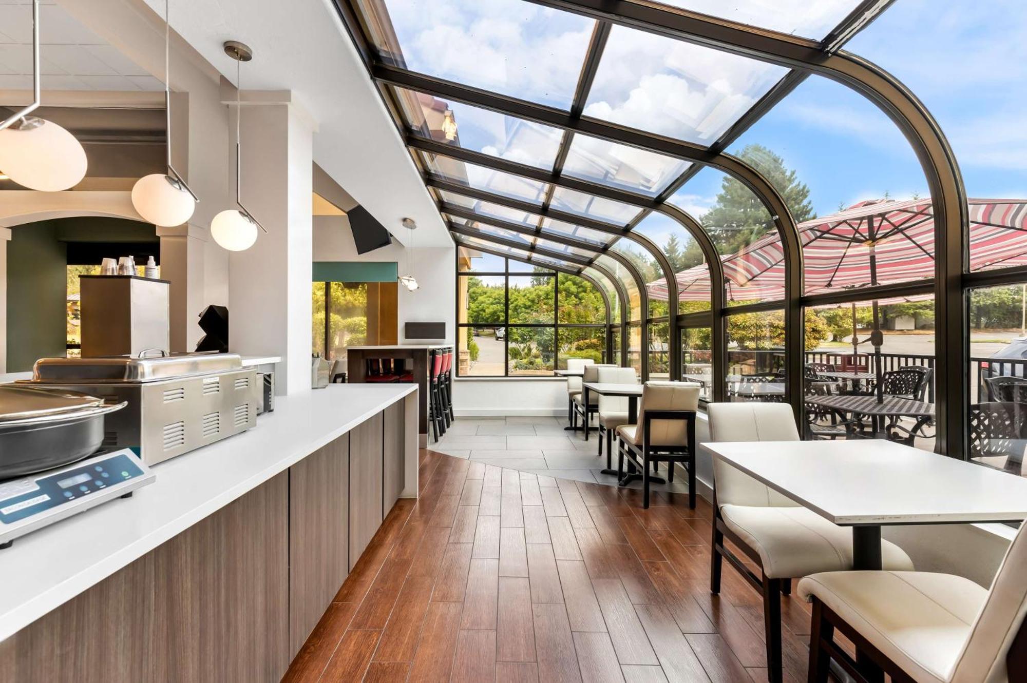Best Western Plus Parkway Inn Wilsonville Bagian luar foto