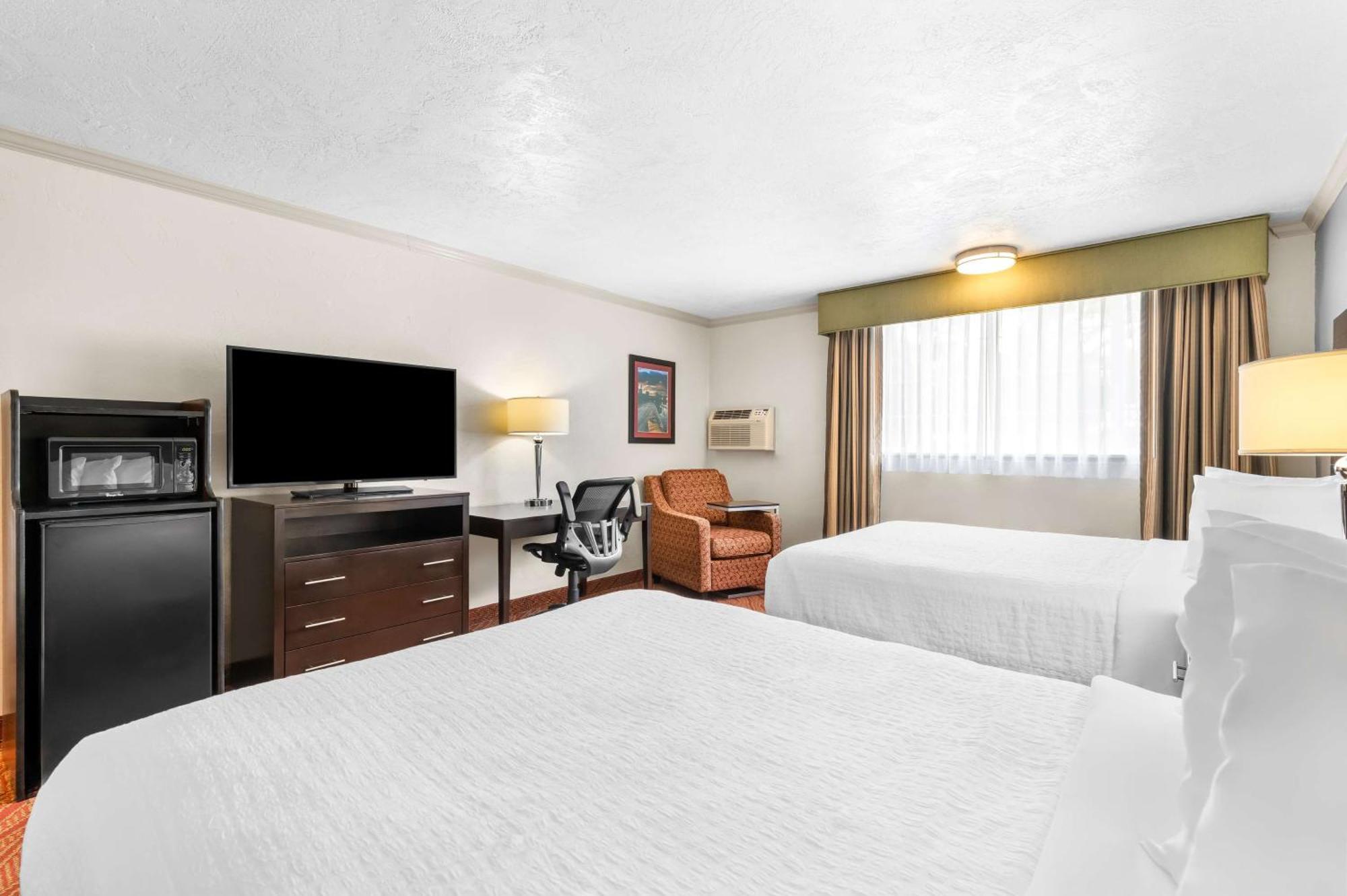 Best Western Plus Parkway Inn Wilsonville Bagian luar foto