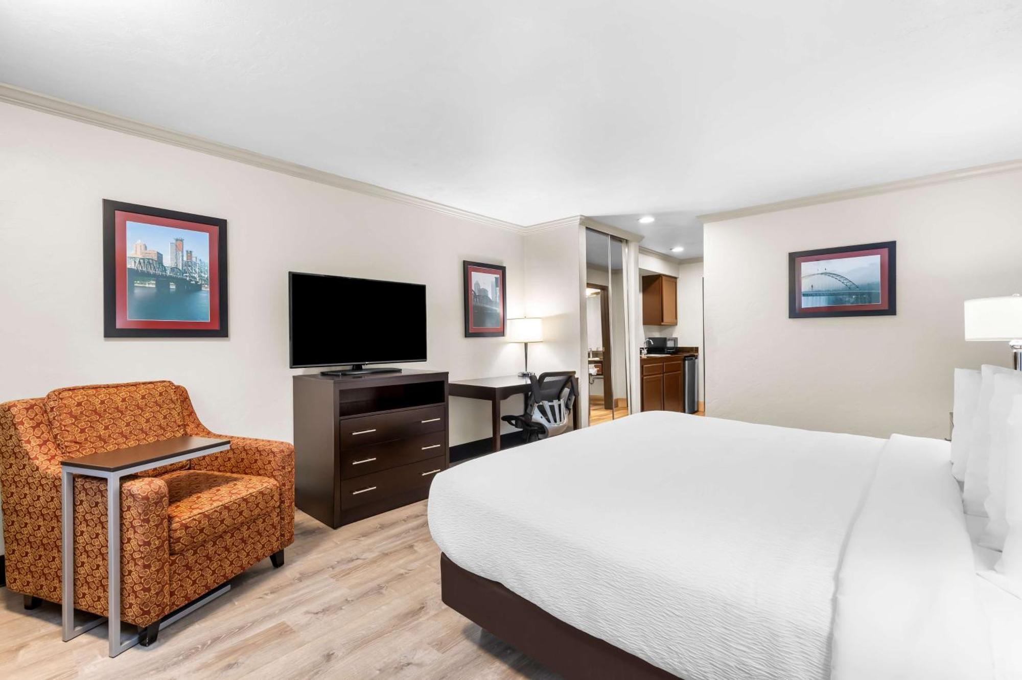 Best Western Plus Parkway Inn Wilsonville Bagian luar foto